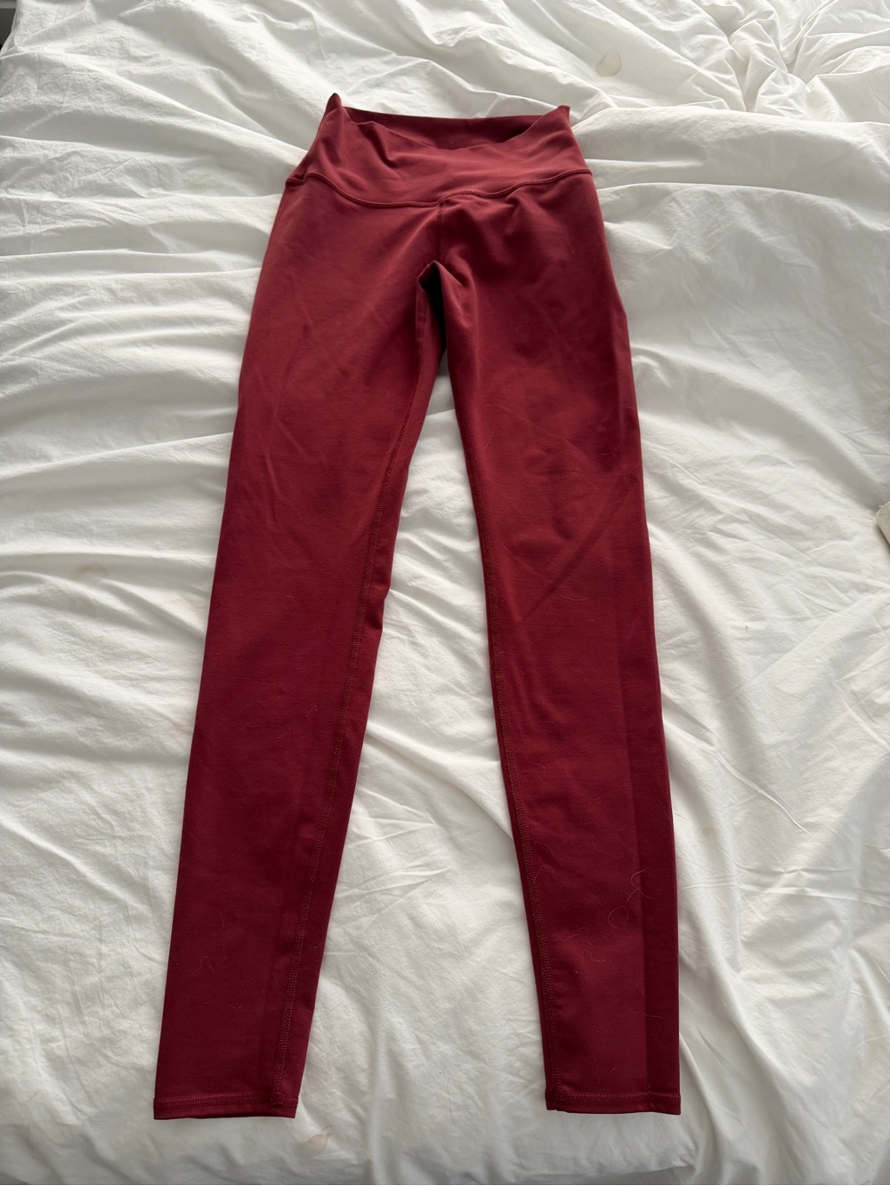 ALO Yoga High-Rise Airbrush Leggings in Cranberry